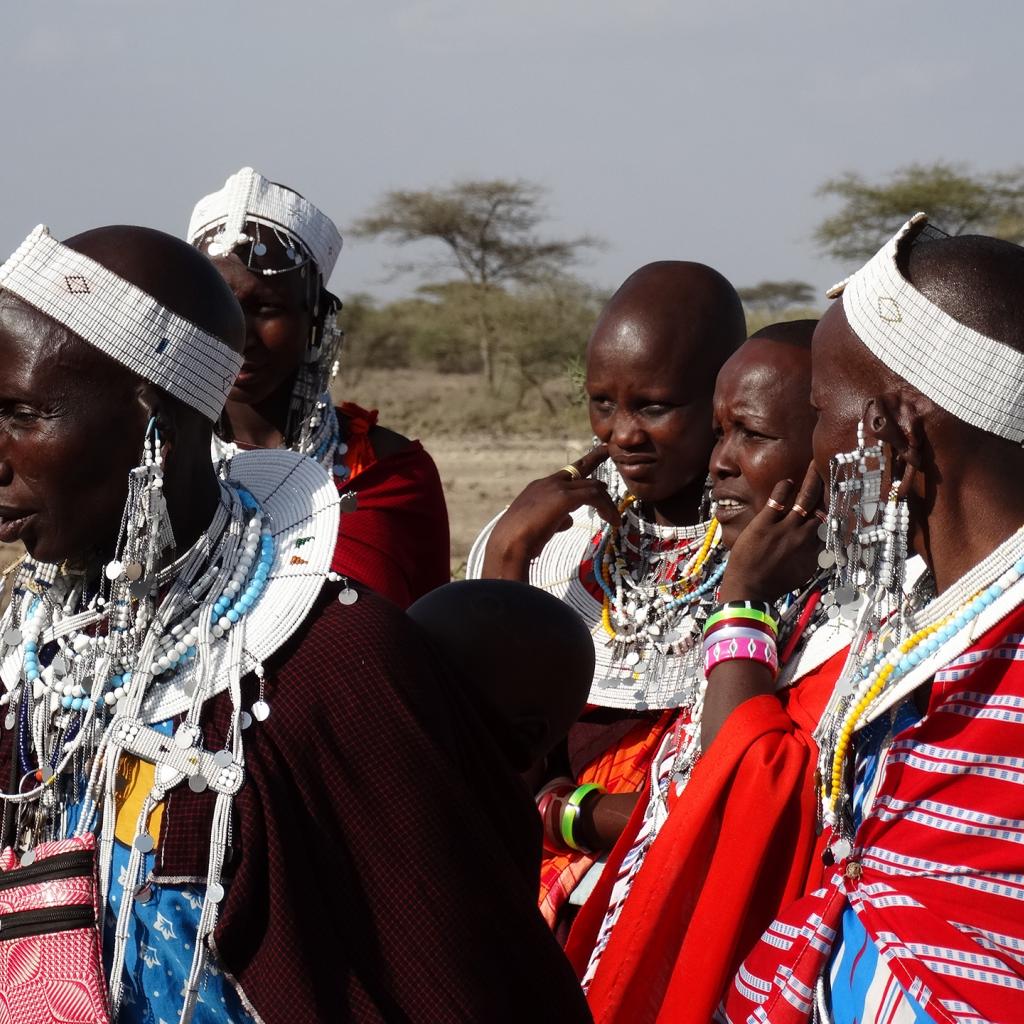 maasai traditional clothing